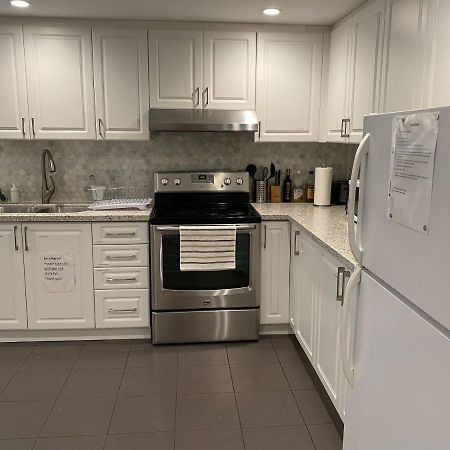 Yonge And Finch Subway !S Spacious And Modern Private Bd With Shared Bathroom Toronto Exteriör bild