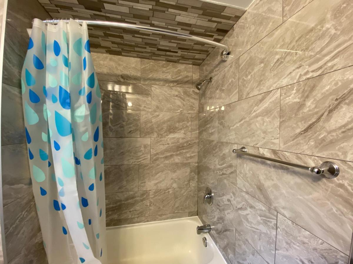 Yonge And Finch Subway !S Spacious And Modern Private Bd With Shared Bathroom Toronto Exteriör bild